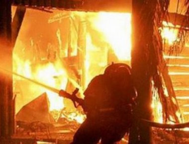 Χανιά: Πυρκαγιά σε ναυπηγείο στο Γαβαλοχώρι Αποκορώνου - Κίνδυνος λόγω των εύφλεκτων υλικών